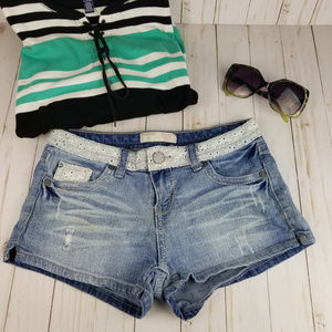 NO BOUNDARIES WOMENS  Sz 7 Denim Distressed Shorts